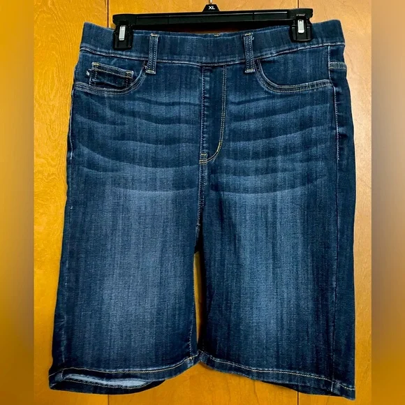 Judy Blue Pull On Denim Bermudas - Picture 1 of 2